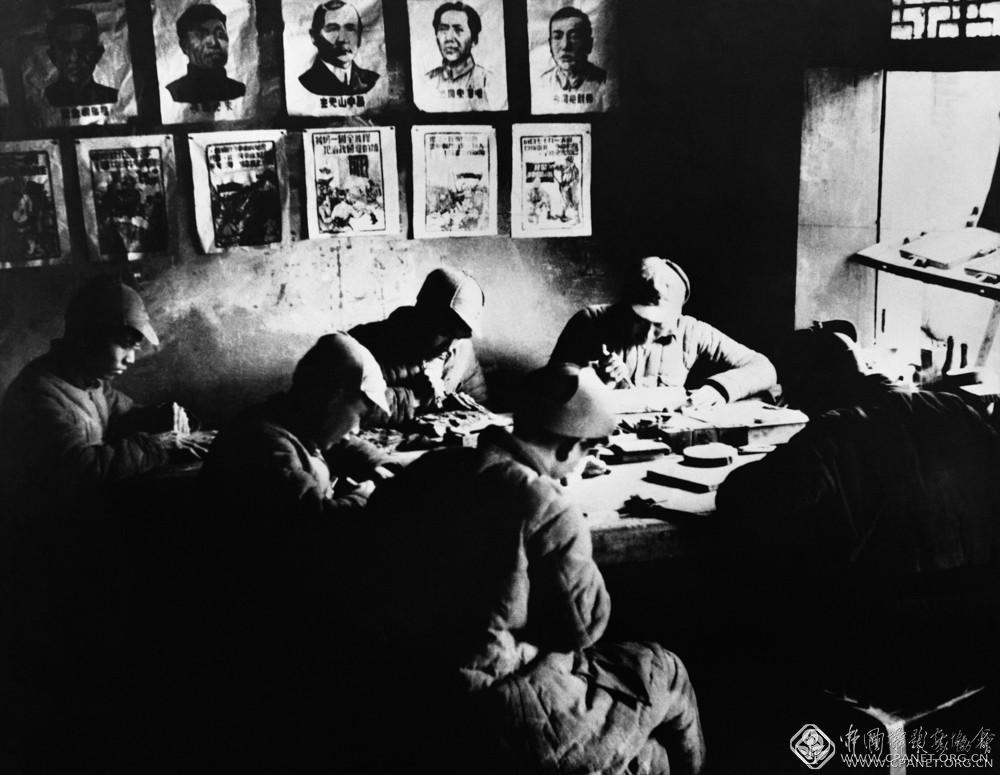 部队鲁艺小组在活动1940.jpg
