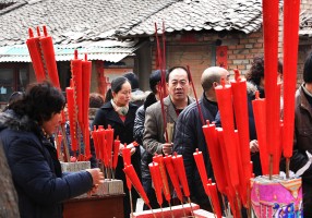 乡村里祭拜神灵的日子=2011陇东=竺灵
