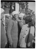 1942年,太行山区涉县人民送郎参军。
