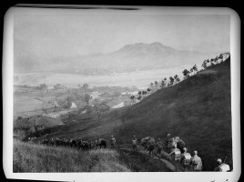 八路军从太行山出击晋中,攻打祁县。山西,1942年。The Eighth Route Army attacking Qixian County in middle Shanxi Province from Taihang Mountain. Shanxi_. 1942_