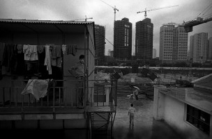 2003年与工地相连的建筑工地