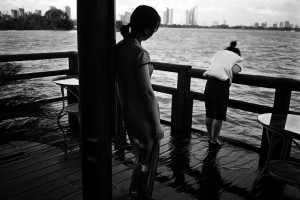 2009年两个茶馆服务员