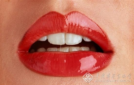 ormond-gigli-lips-photographs.jpg