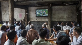 湖南省-周立春-老祠堂里看阅兵