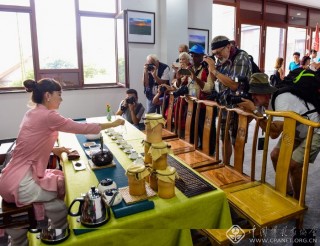 海青之美扬世界 邓环功