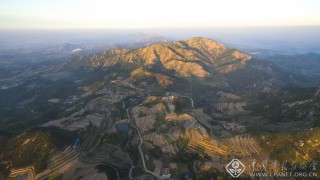 缀骨山上看风景 闫金森