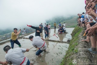 覃敏中-广西-乡村拔河比赛