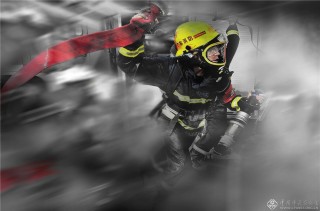 汤跃范  中国广东 艺术类  《扑向火场》