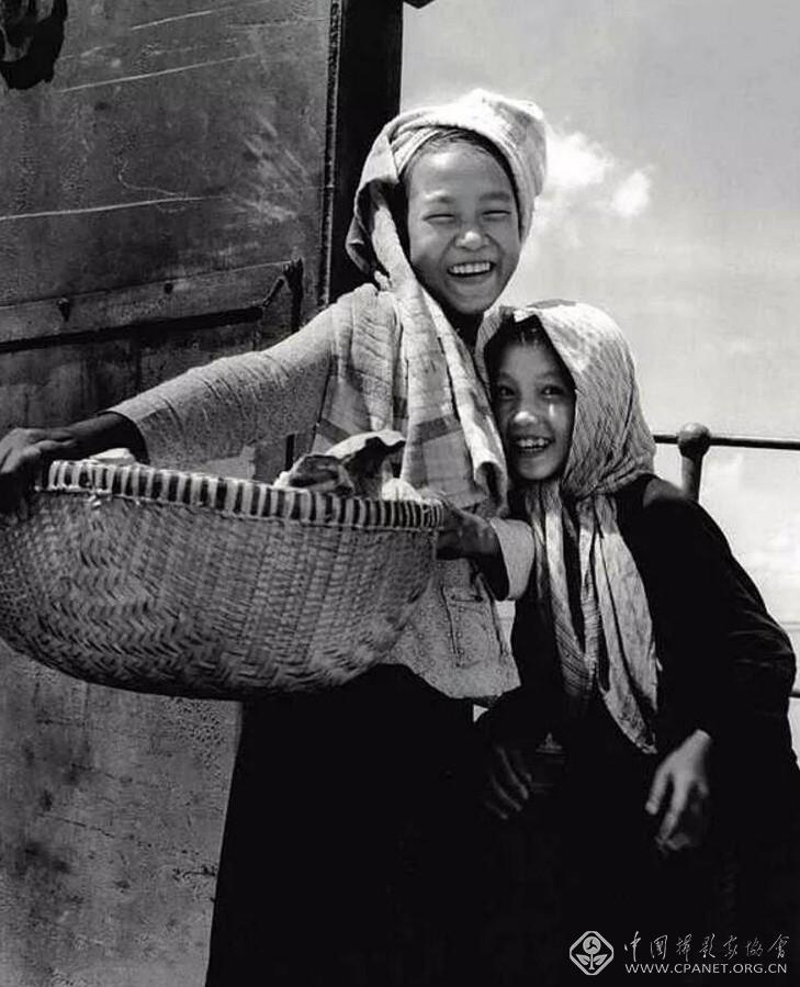 1956年，越南，天真的小女孩。陈复礼 摄.jpg