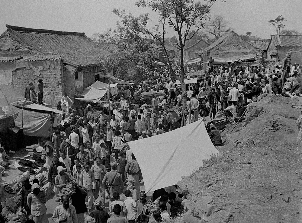 露天市场，河北张家口，1946 石少华.jpg