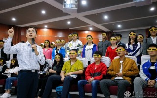 《直辖市的民办高等教育》-  胡涛波 摄