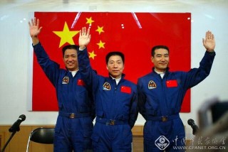 《中国载人航天首飞任务成功》-乔天富 摄