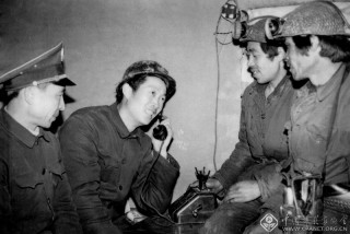 组照—白华--40年沧桑巨变,喜看通信大变迁-“摇把”电话走进矿区(1986年)