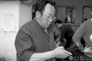 组照—白华--40年沧桑巨变,喜看通信大变迁-老板用上“大哥大”(模拟电话)(1993年)