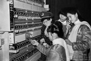 组照—白华--40年沧桑巨变,喜看通信大变迁-市话交换机设备调测(1989年