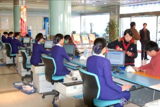 组照—白华--40年沧桑巨变,喜看通信大变迁-真诚服务满意100(2006年)