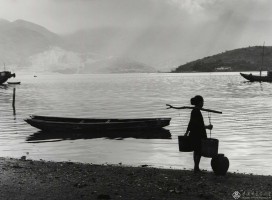 赵羡藻《担水妇人,香港》 1966年