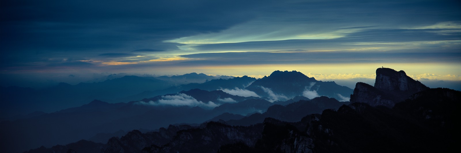 洛陽(yáng)白云山80X240-617-001_1.jpg