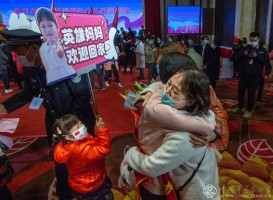 评委会推荐作品-我的英雄妈妈回来了-罗本有