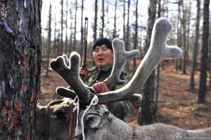 王伟《使鹿鄂温克人》