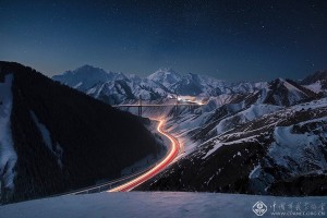 徐凡《祖国雪山天路》