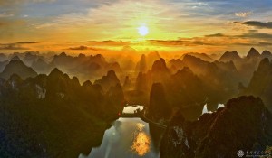 梁集祥  《金龙拂金》