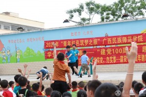 兰肖梅  《边关儿童学科学》组照