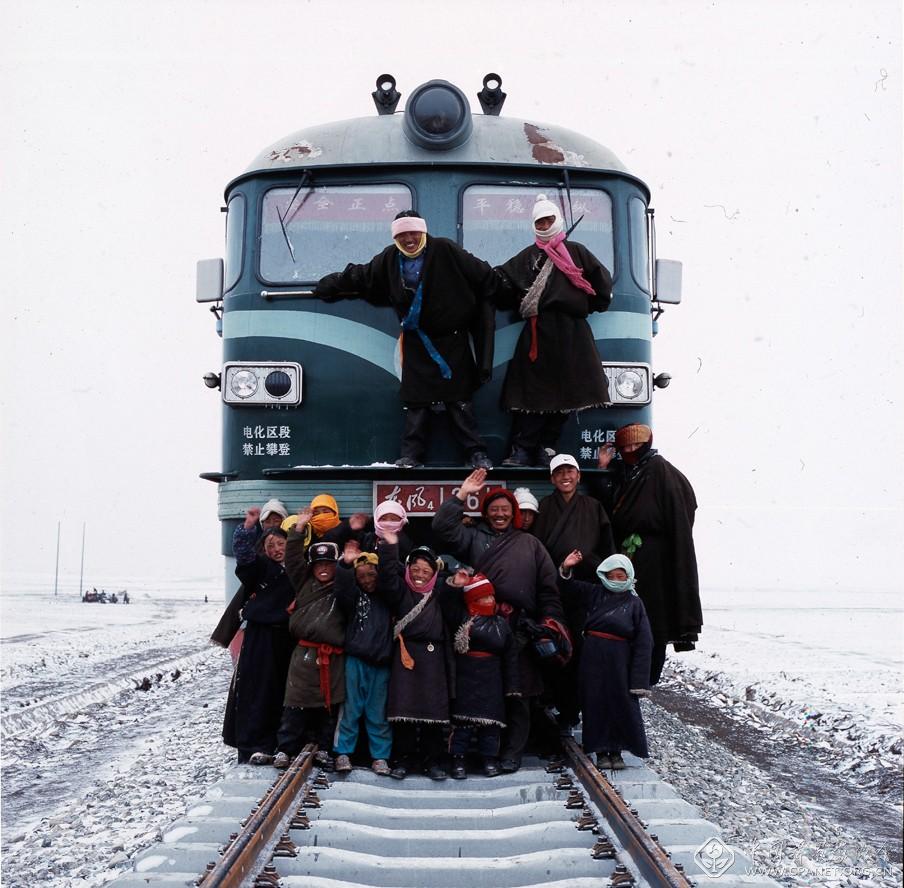 车刚-第一列开上雪域高原的火车（2005年）.jpg