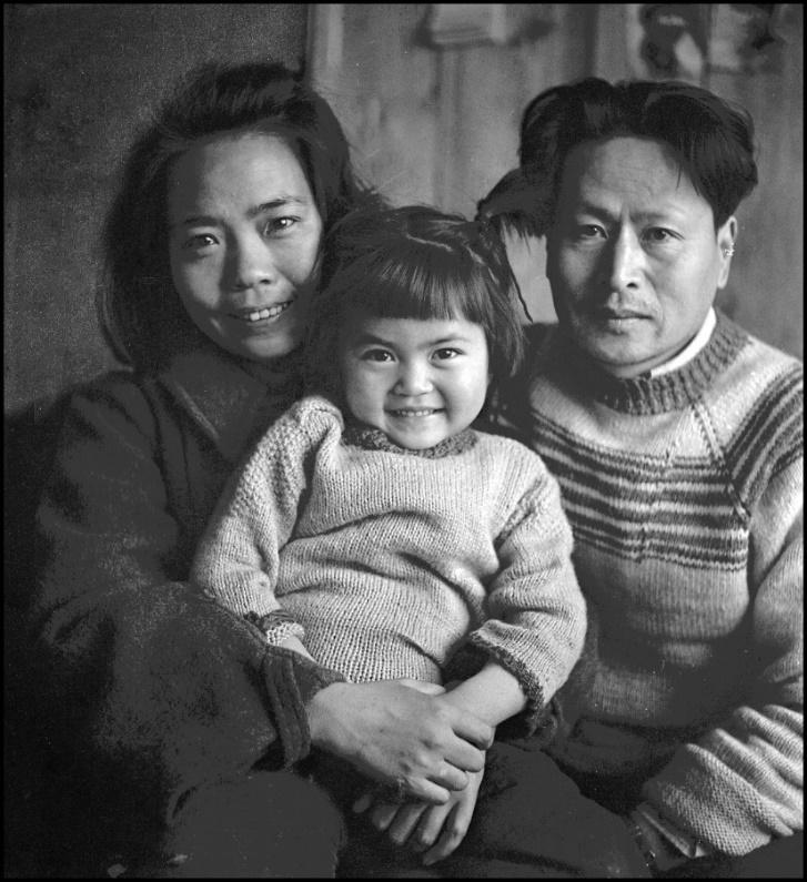 吴筑清和父母合影（1947年）.jpg